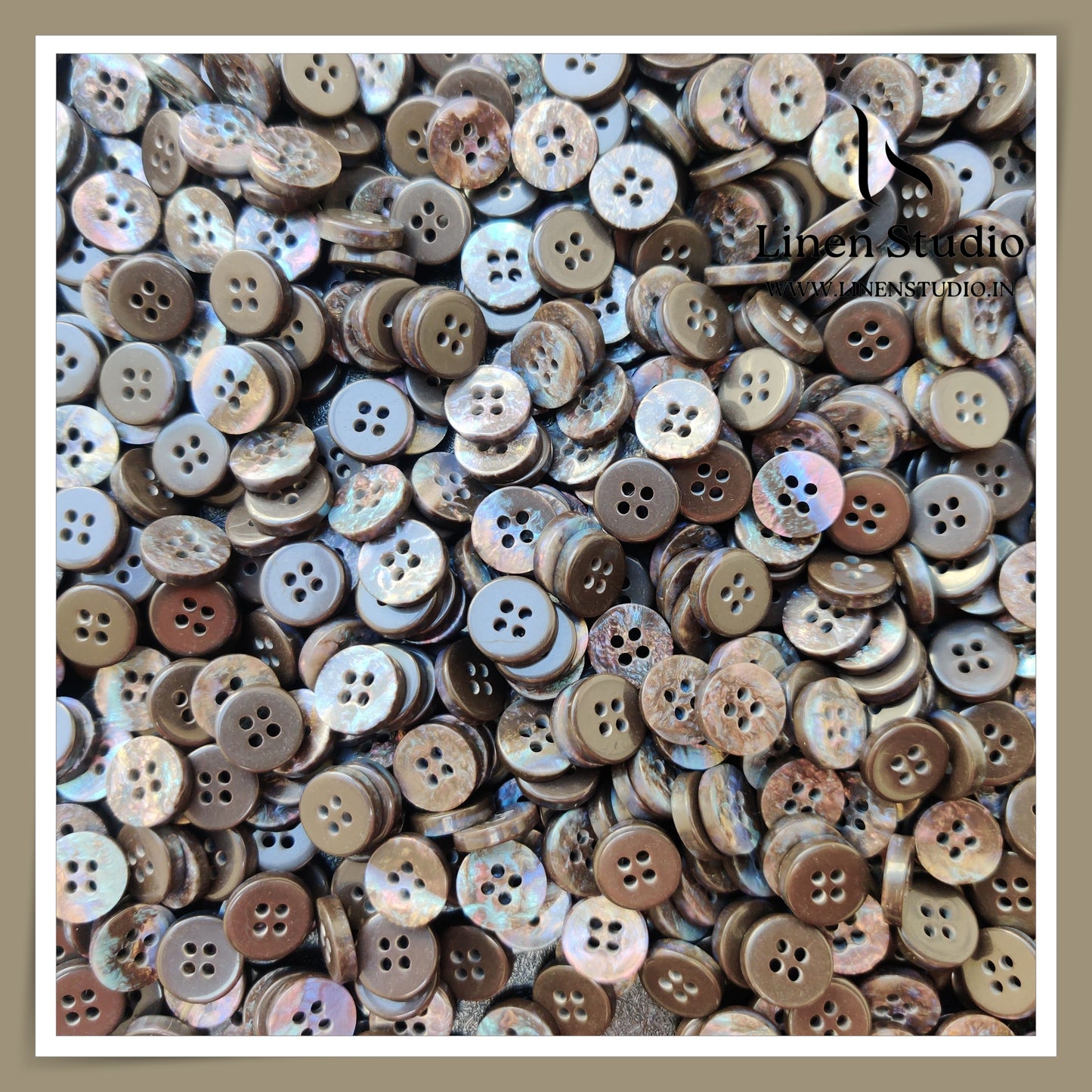 Round Rim 4 Hole Designers Choice Shirt Buttons - P14 SG016 18L