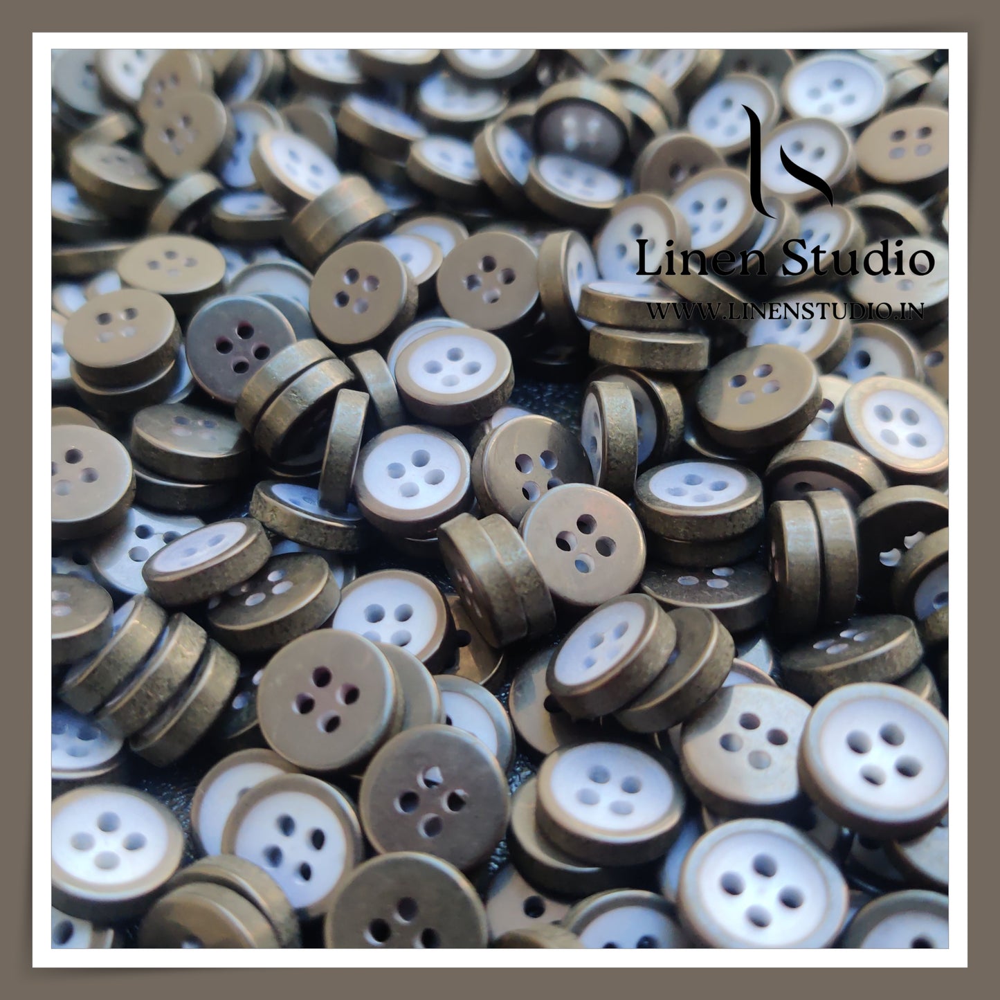 Round Rim 4 Hole Twin Colour Shirt Buttons - P34C SG029 18L