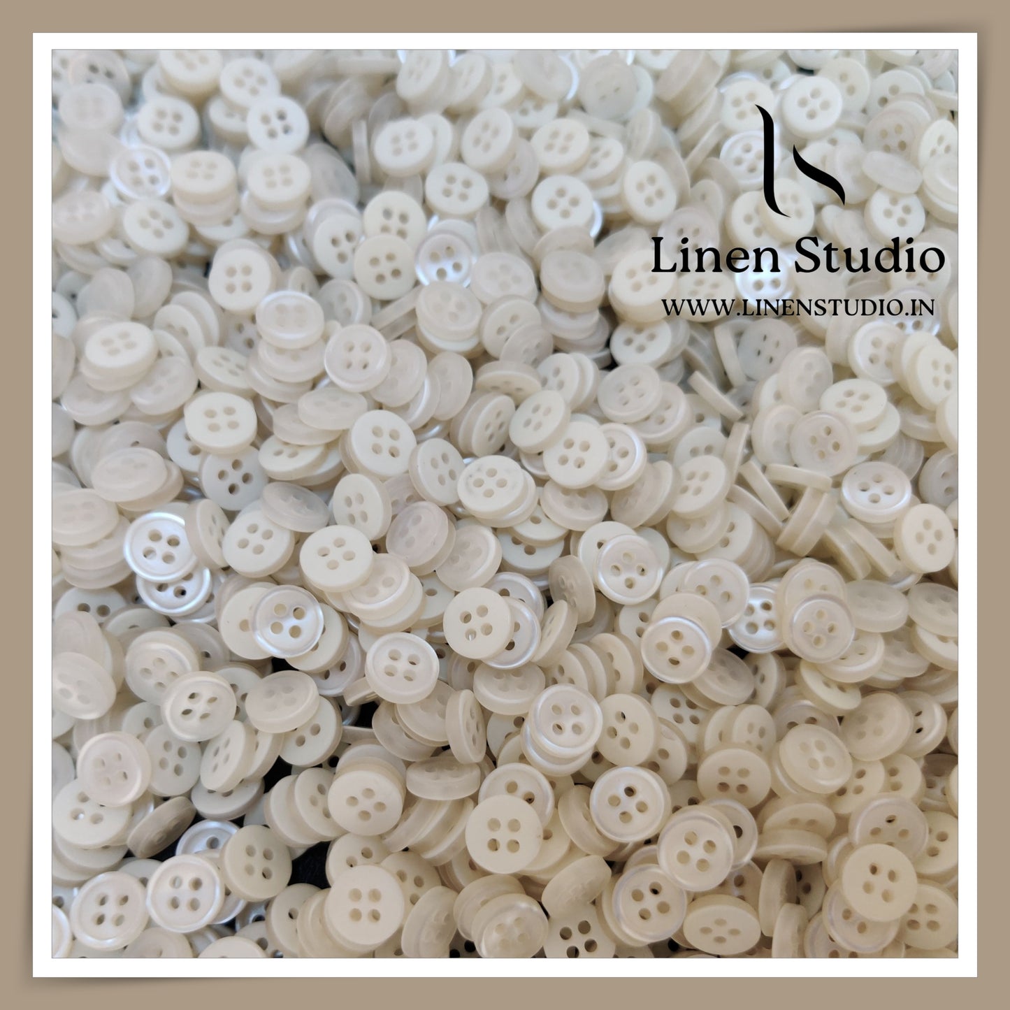 Round Rim 4 Hole White Shirt Buttons - P34H SG009 14L(1)