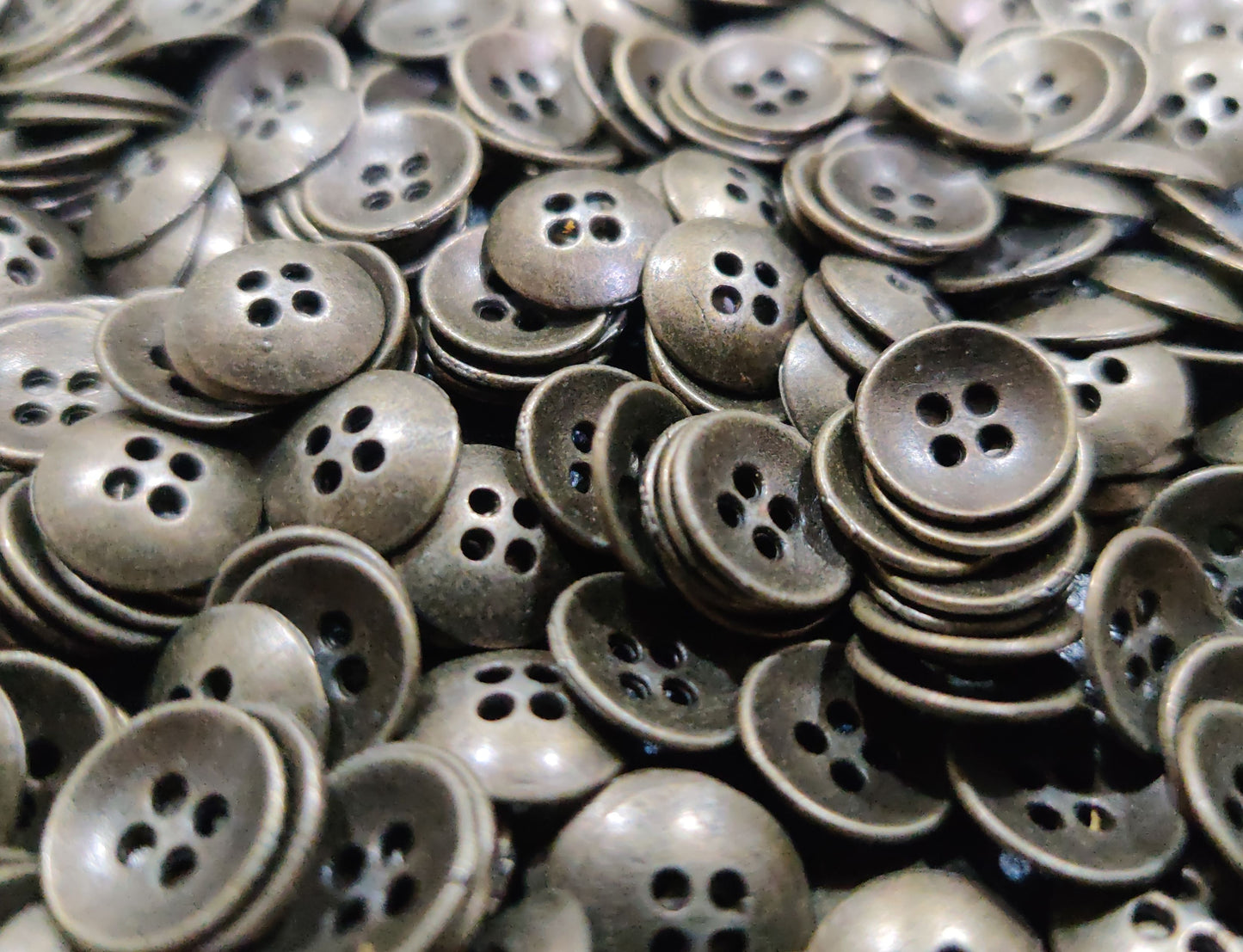Round Rim 4 Hole Metal Shirt Buttons - Antique Brass 18L 15g LF(1)
