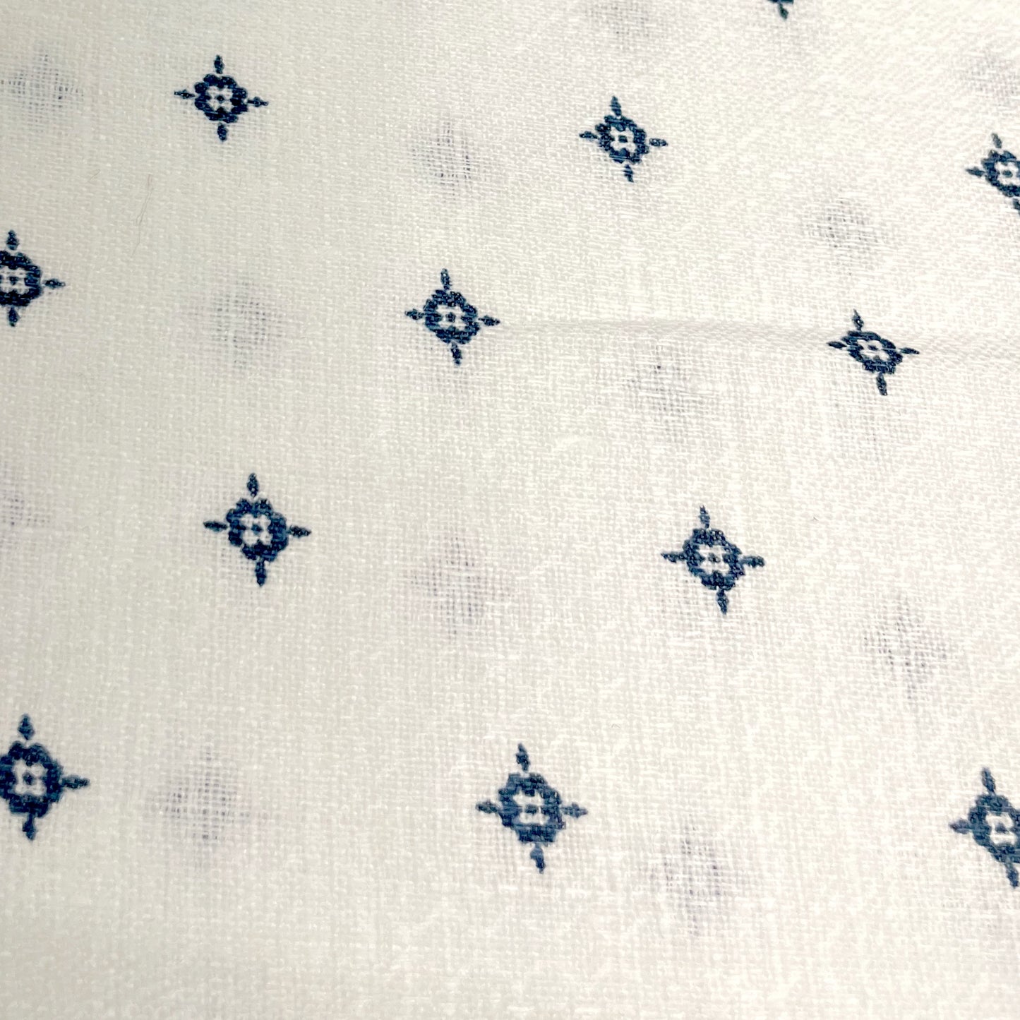 60 Lea Printed Linen Shirting by Burgoyne - Bright Textured White & Blue Print (NEW) (Zoom In)