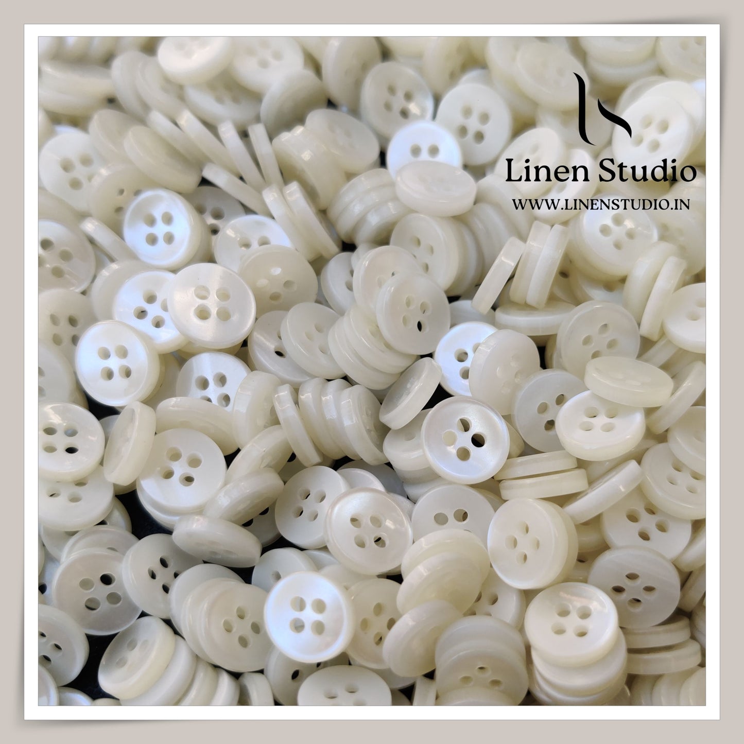 Round Rim 4 Hole Gradient Shirt Buttons - P01ALR SG016 18L