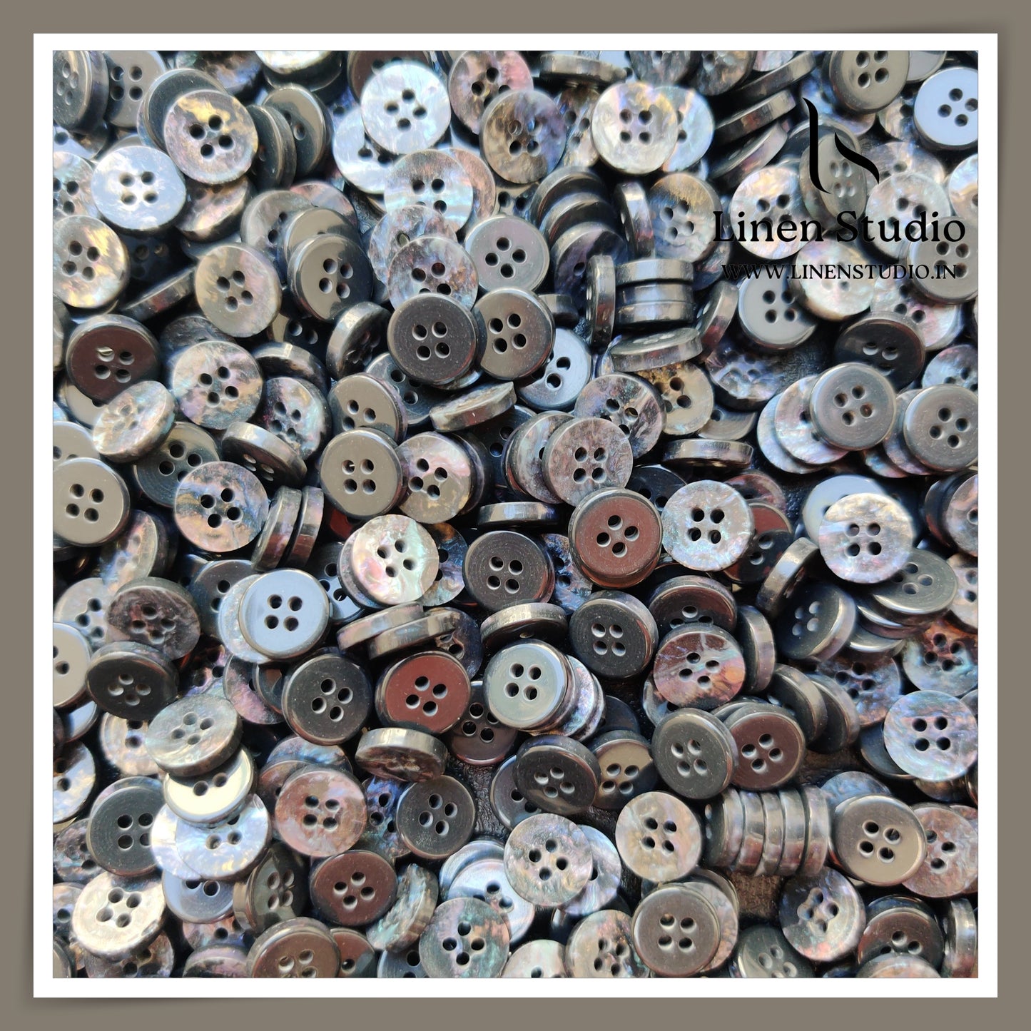 Round Rim 4 Hole Designers Choice Shirt Buttons - P14 SG014 18L