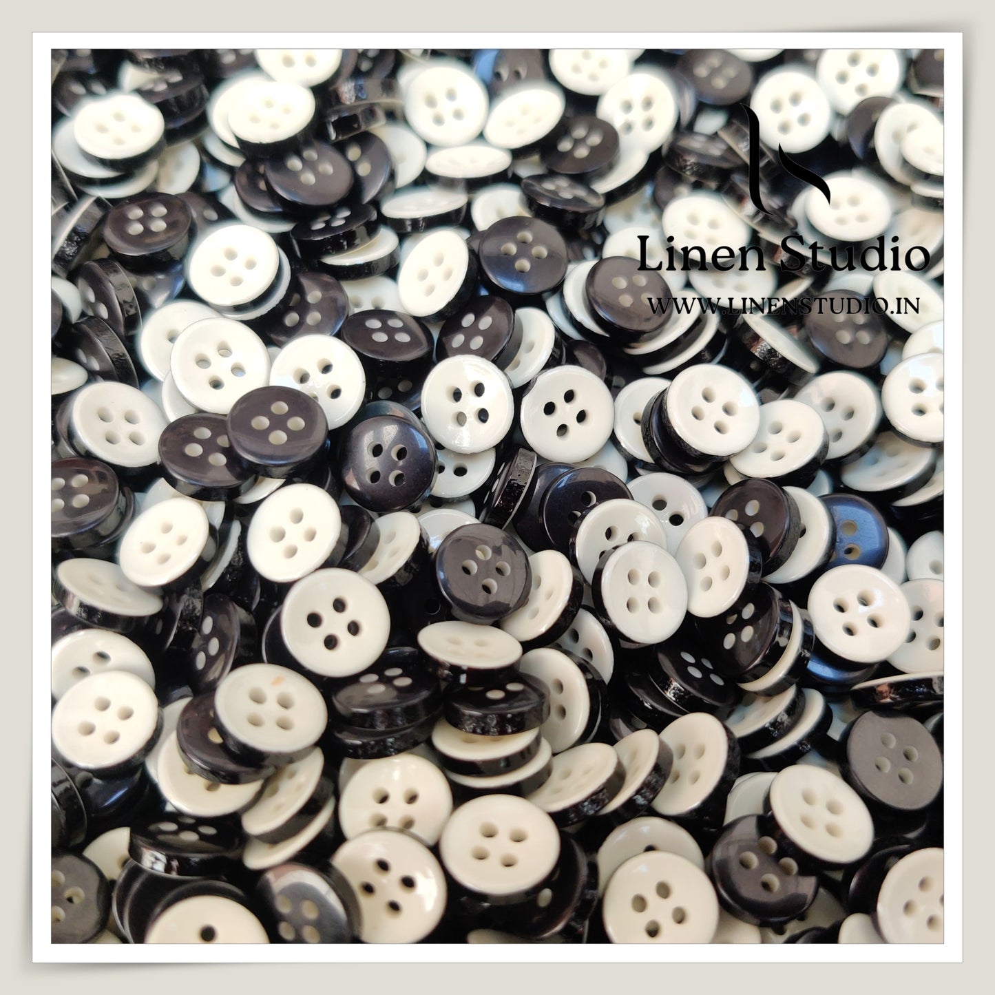Round Rim 4 Hole Twin Colour Shirt Buttons - P34F SG019 16L