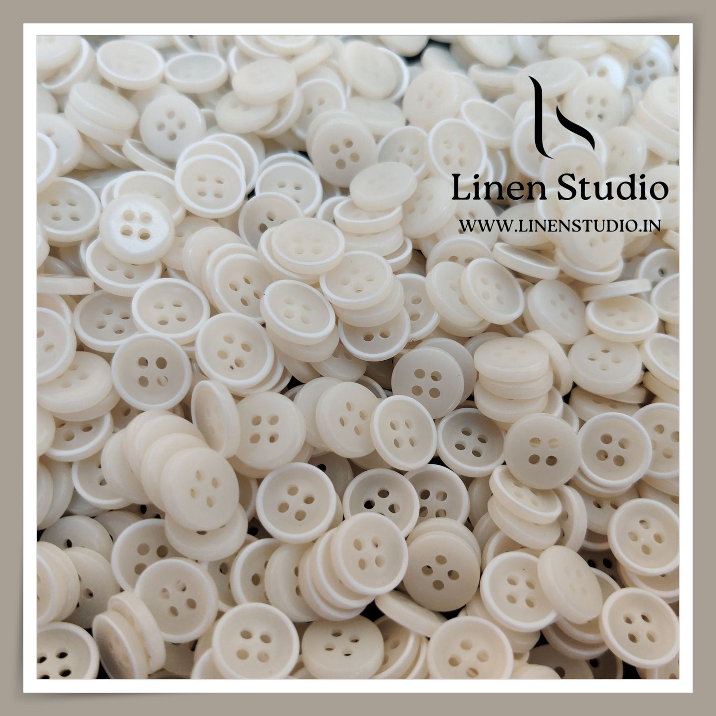 Round Rim 4 Hole White Shirt Buttons - P34F SG034 18L